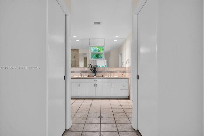 Building Photo - 15280 SW 72nd Ave