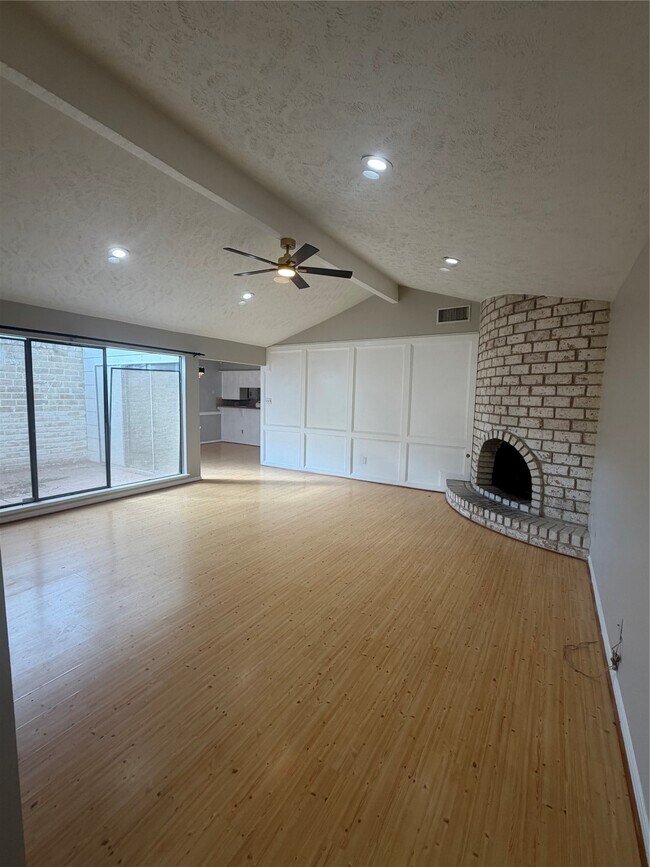 Building Photo - 36 Pinehurst Ln