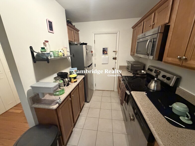 Building Photo - 803 Centre St