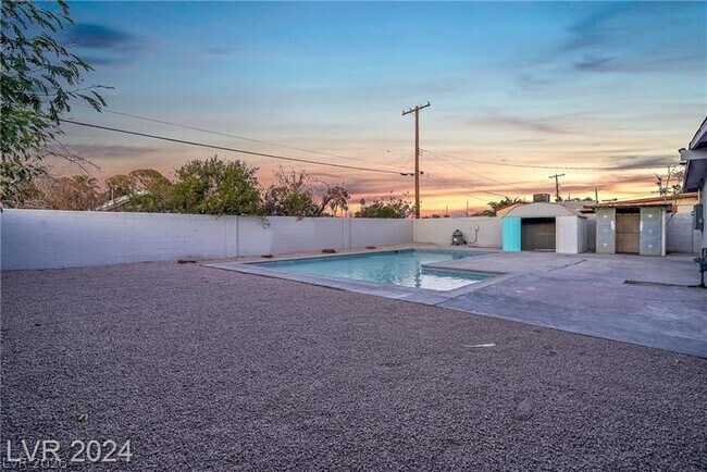 Building Photo - 1660 Capistrano Ave