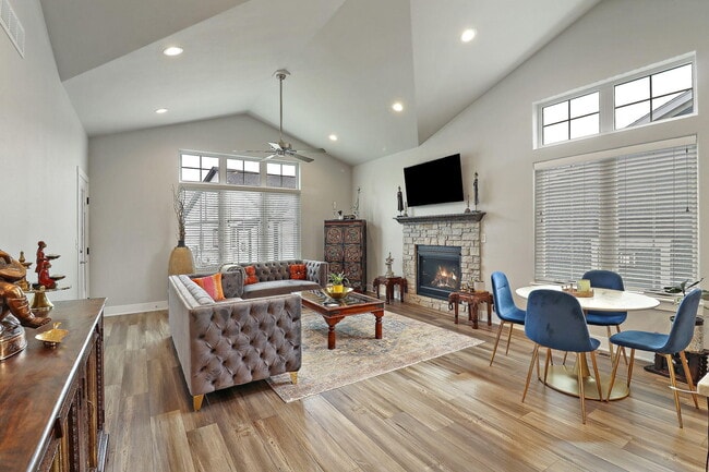 Building Photo - 4706 S Cottage Ln