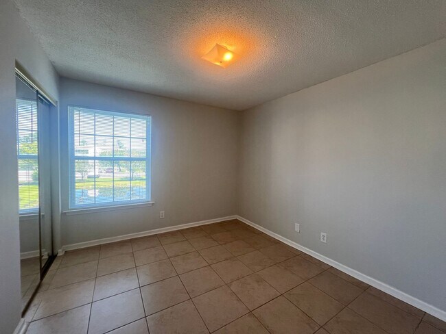 Building Photo - 2265 Huntingdon Dr