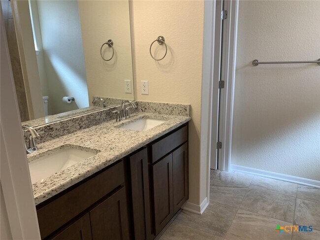 Building Photo - 612 Ripplewood Dr