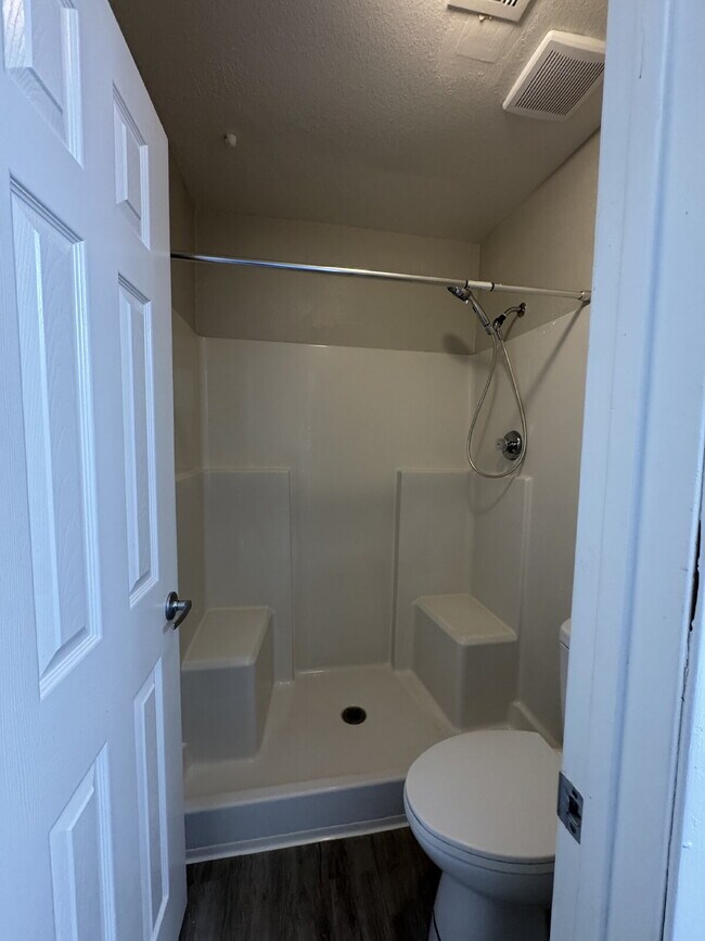 Building Photo - 2 Bed, 2 Bath condo, ground floor unit