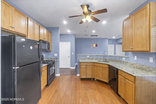Building Photo - 41 Azalea Dr