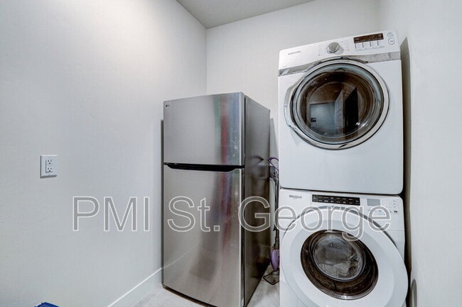 Building Photo - 2823 Kenzies Way