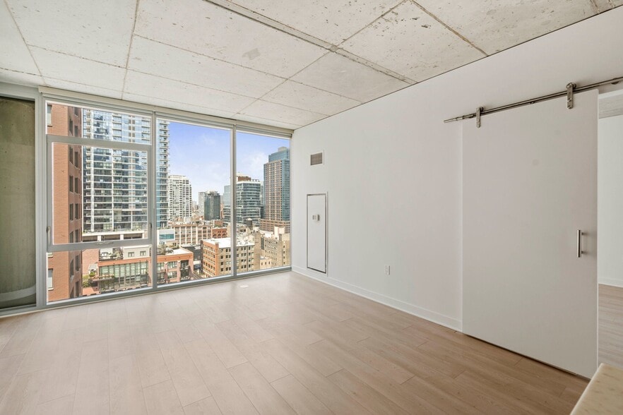 Building Photo - 299 W Illinois St