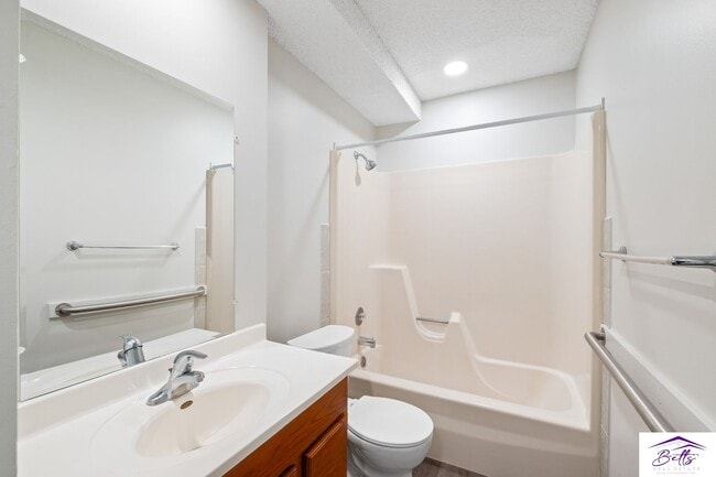 Building Photo - DUDLEY DUPLEX