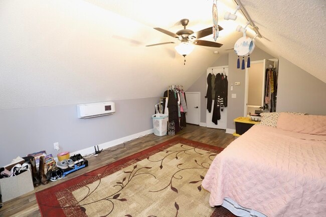 Building Photo - 1855 Beachforest Way