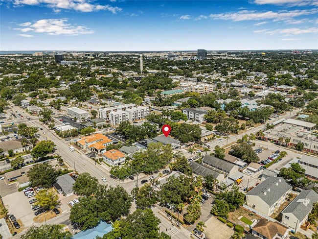 Building Photo - 307 S Gomez Ave
