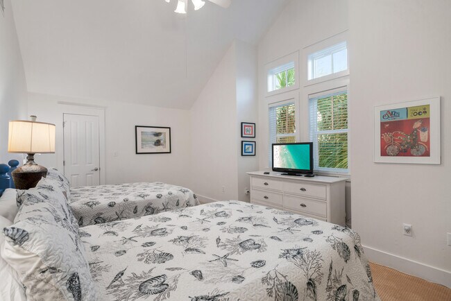 Building Photo - 10 Boardwalk Ln