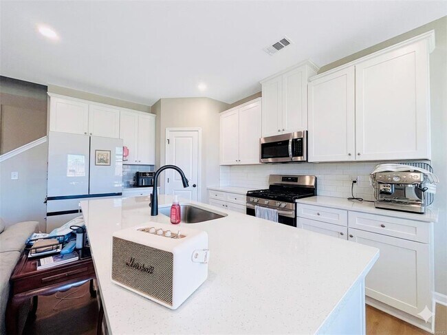 Building Photo - 154 Westover St