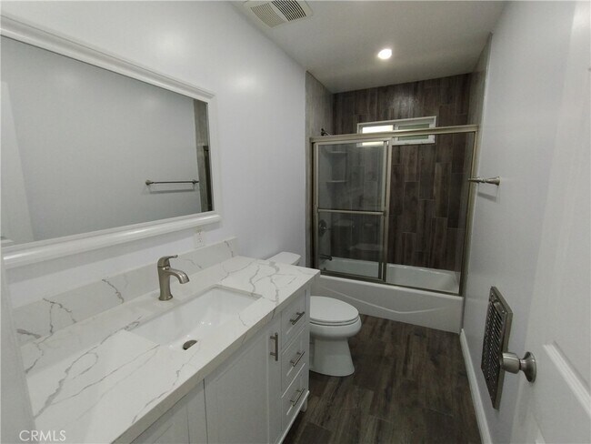 Building Photo - 13714 Hoyt St