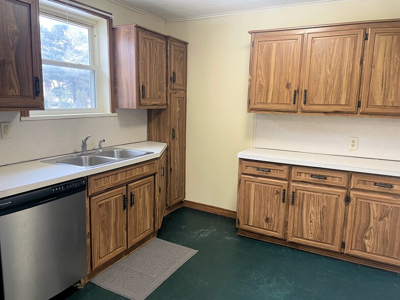 Kitchen - 836 Oak Hill Rd