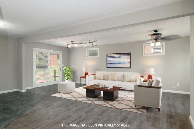 Building Photo - 690 North Dr