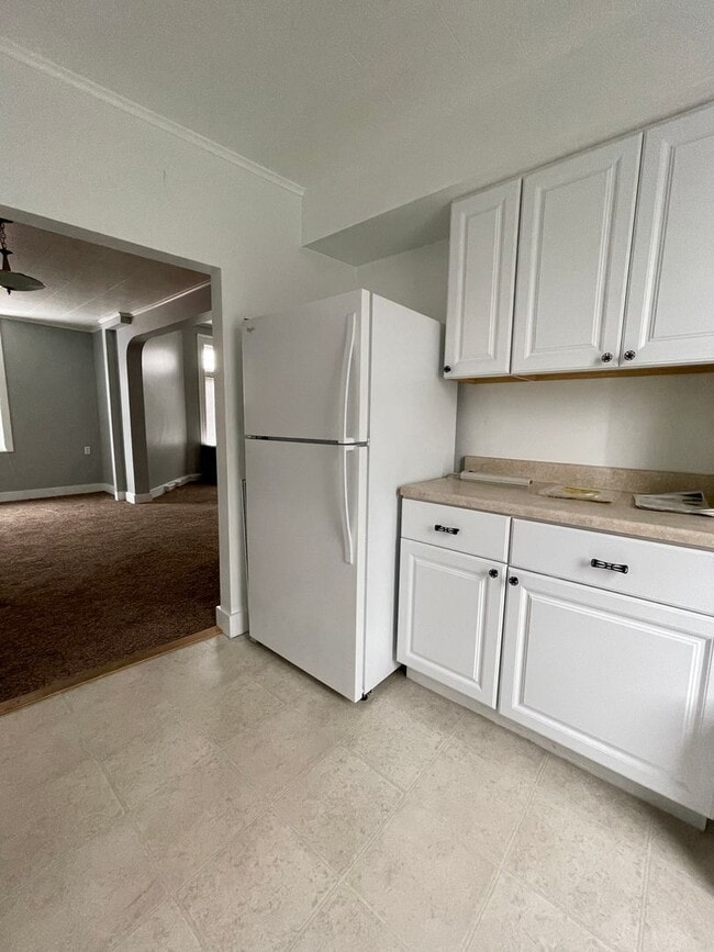 Building Photo - Coraopolis - 2 Bed 2 Bath - Immaculately M...