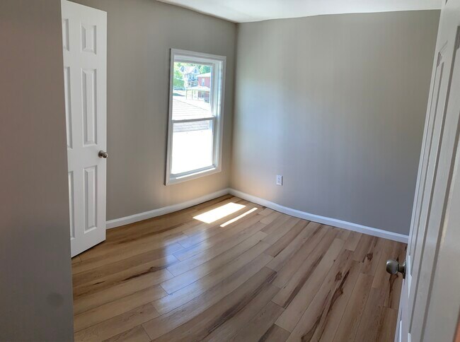 Second bedroom - 211 Ulster St