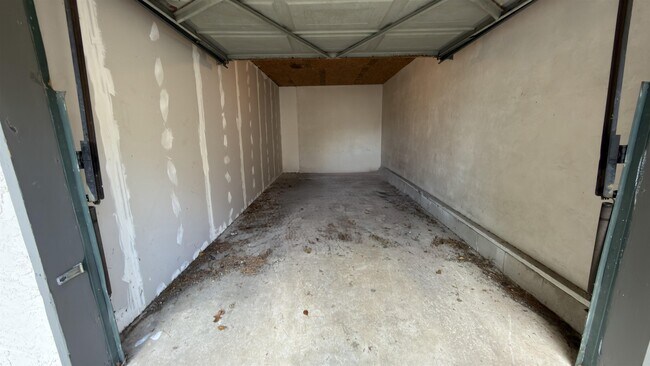 Building Photo - 1315 Airport Dr