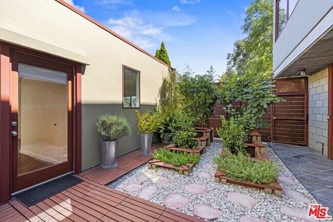 Building Photo - 2222 Bancroft Ave