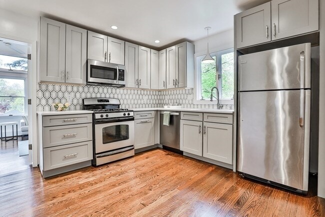 Building Photo - 107 Greenwood St