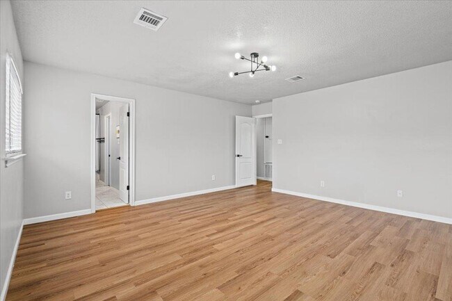 Building Photo - 2411 Glen Field Dr