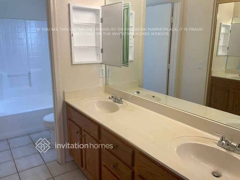 Building Photo - 9212 W Charleston Ave