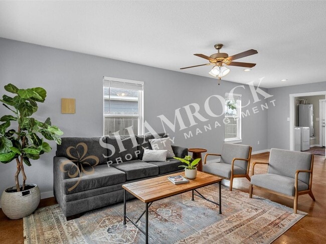 Building Photo - 1107 Primrose Dr