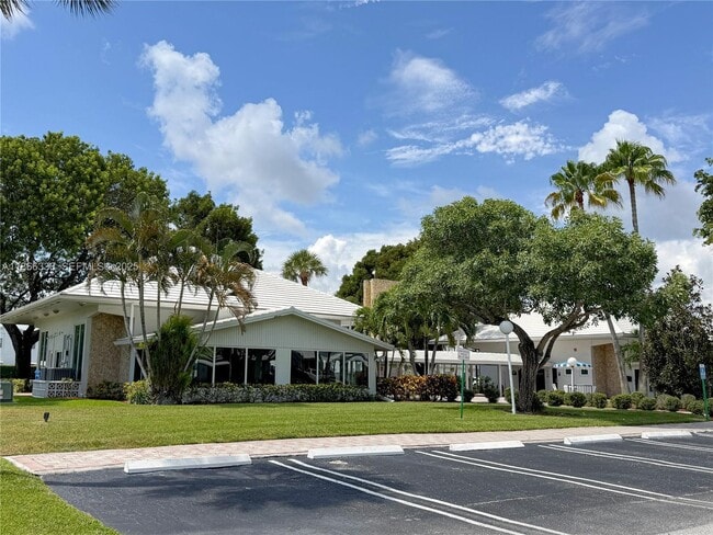 Building Photo - 161 NW 27th Ct