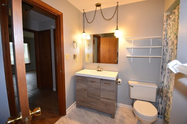 Building Photo - Single Level, Two Bedroom House in Greenfield