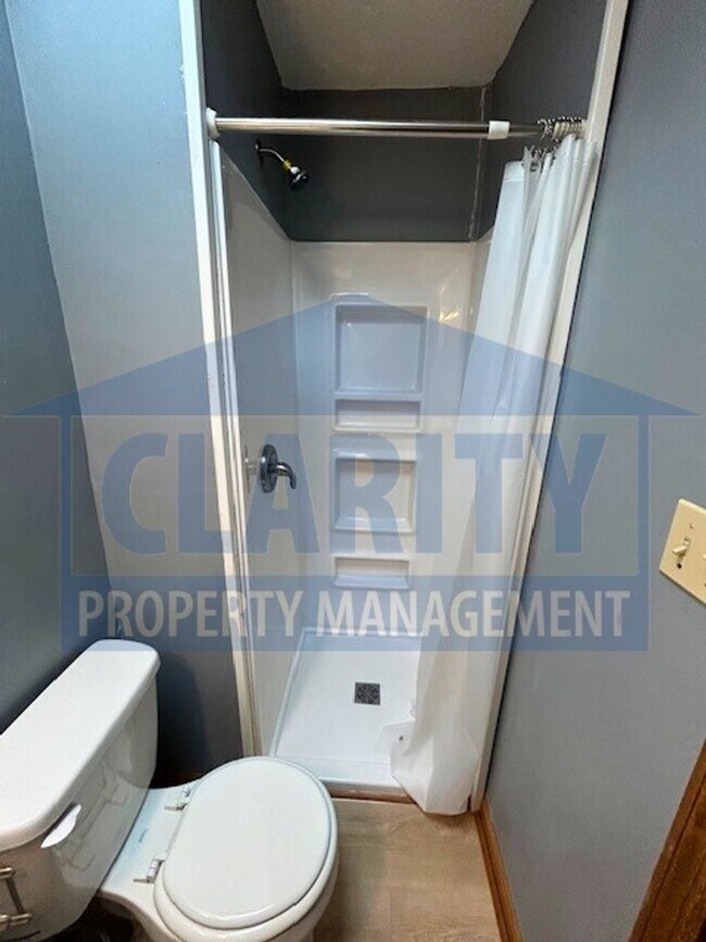 Building Photo - Single Family Home with a Spacious Yard!