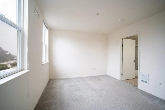 Building Photo - 8200 Oceanview Terrace