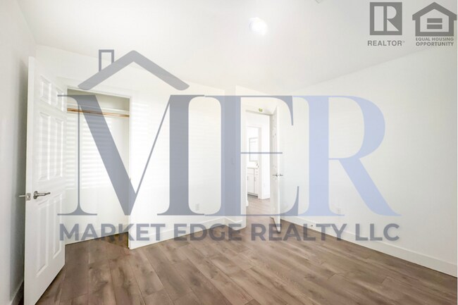 Building Photo - 5Bed/3Bath Home University/McClintock! $39...