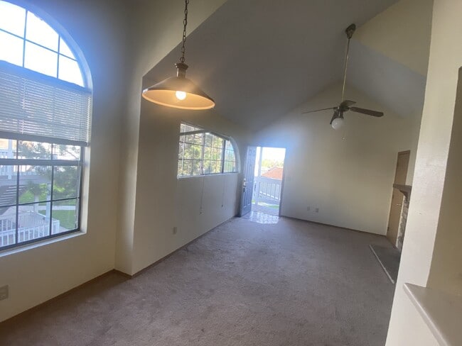 Building Photo - Charming Condo with a Loft!