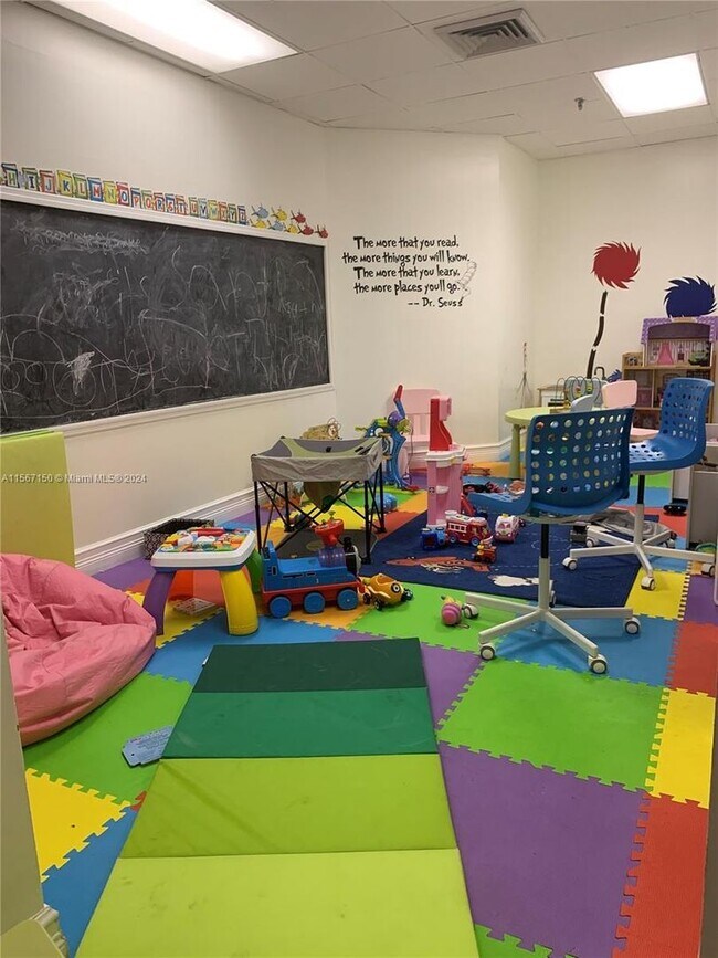 Building Photo - The Madison