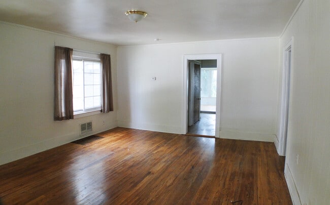 Building Photo - 35323 Sheridan St