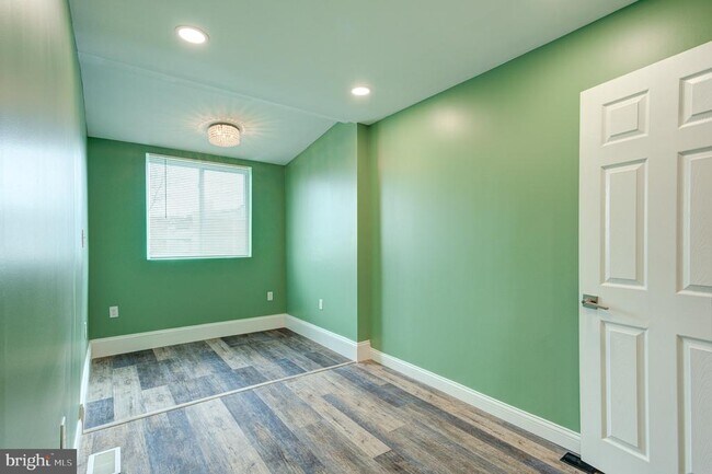 Building Photo - 2643 N Mascher St