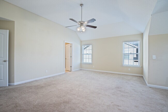 Building Photo - 678 Red Oak Ln