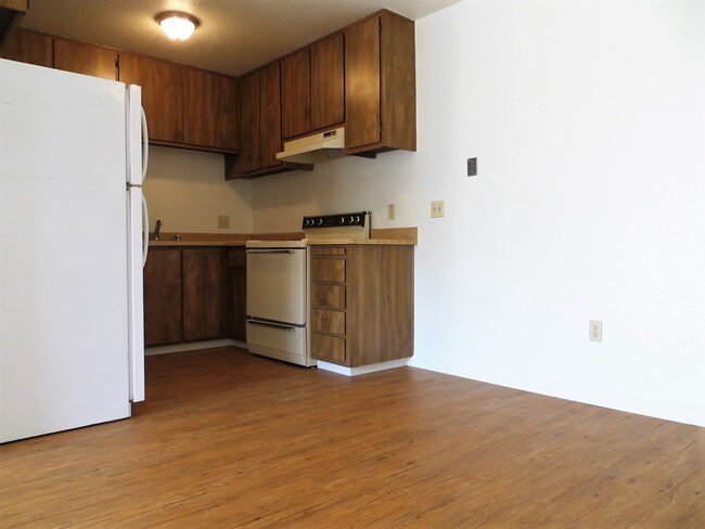 Building Photo - Heather Glen Duplexes