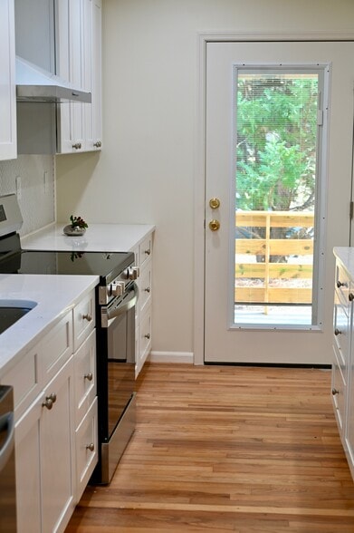 Building Photo - 4448 6th Ave S