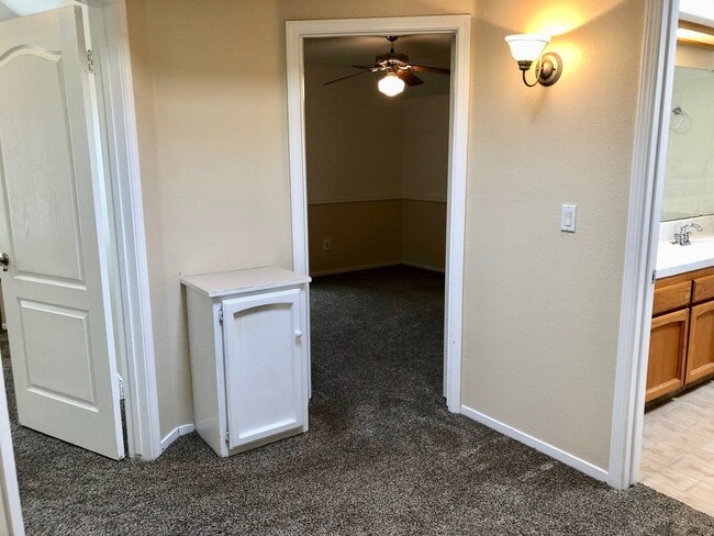 Building Photo - $2,950 Alluvial & Cedar, 4 Bedroom - N. Wo...