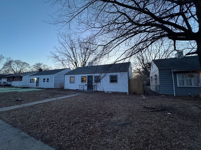 Building Photo - Modern 3Bedroom 1 Bath One-Level Home