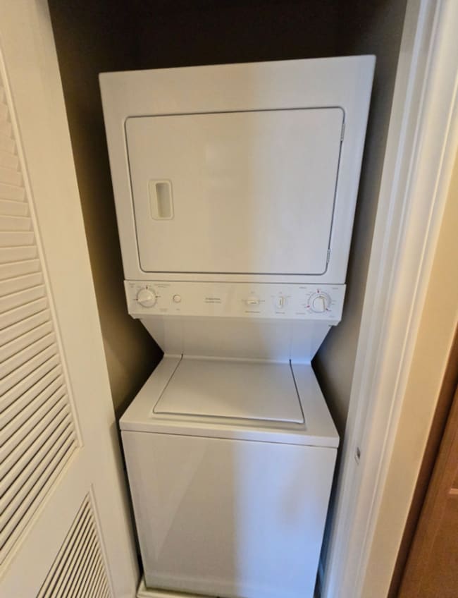 Building Photo - Sunny Top Floor 2BD/2BA Condo in Desirable Balboa Ridge Community in Clairemont