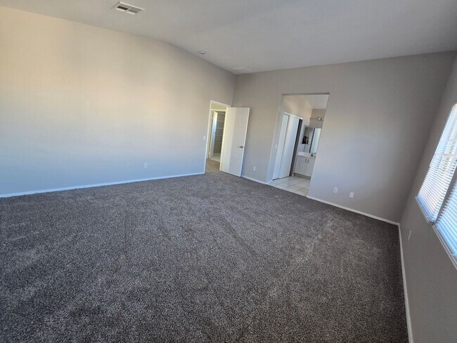 Building Photo - Get $1825 Off Feb 2026 - Move-in no later than Dec 29th!