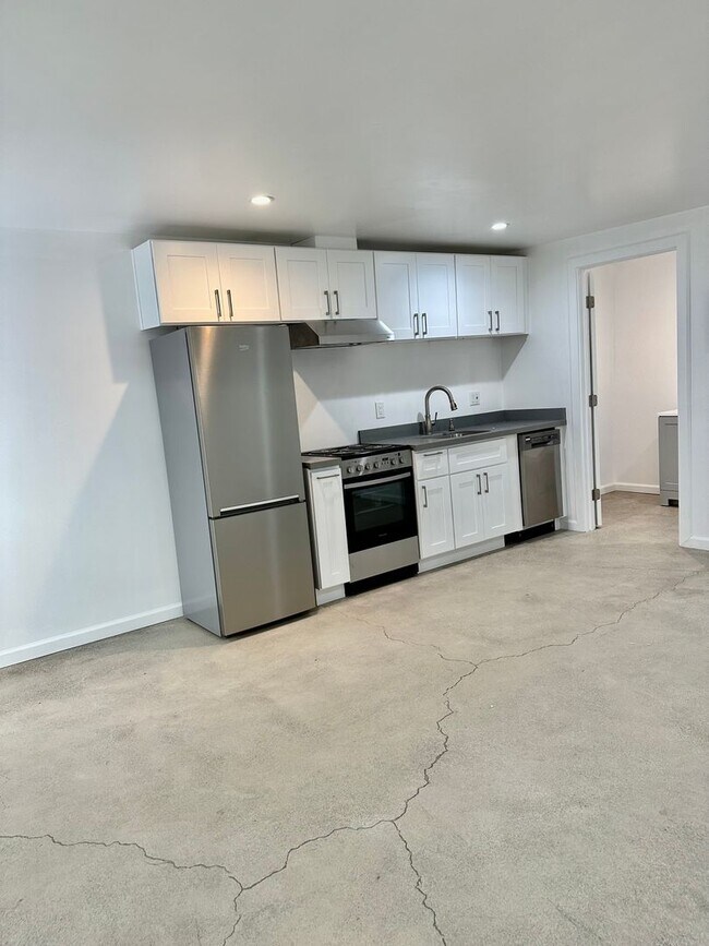 Interior Photo - 3201 Beaumont Ave.