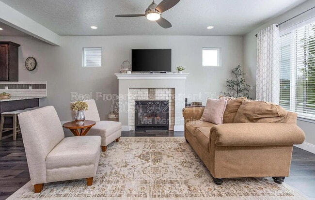 Building Photo - 4646 Corvina St