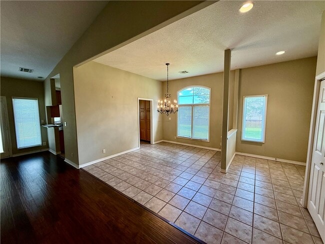 Building Photo - 4214 N Meadow View Dr