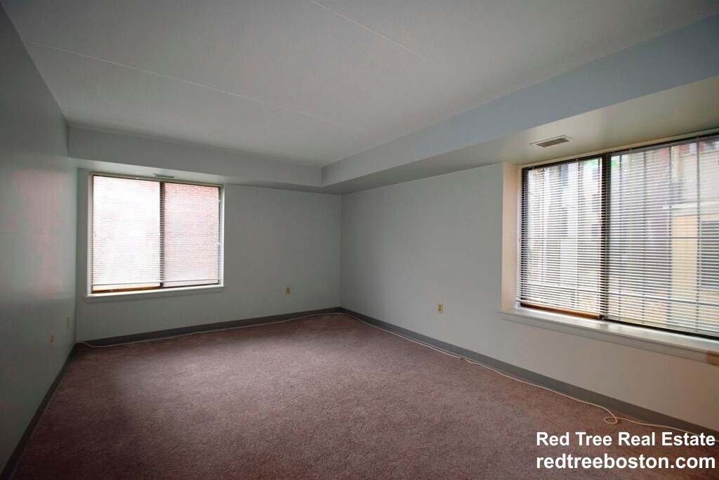 Building Photo - 1243 Beacon St