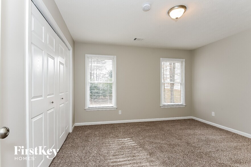 Building Photo - 920 Springer Ct