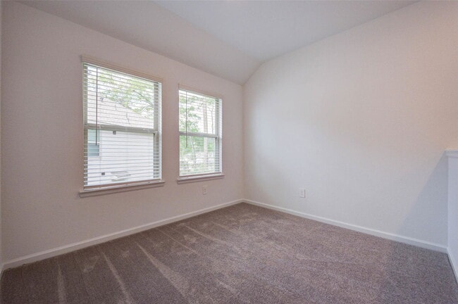 Building Photo - 609 Royal Arch Dr
