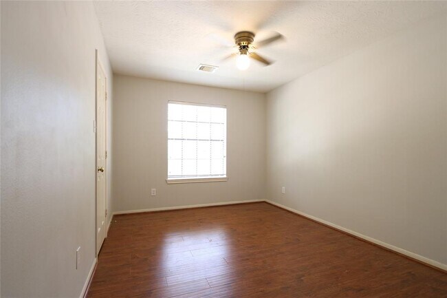 Building Photo - 13607 Robin Hill Ct